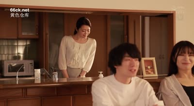 JUR-328女友性欲超强的母亲对我超满意-北条麻妃