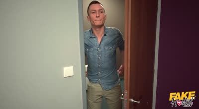 Sybil & Kailena假旅馆里的调教惊喜